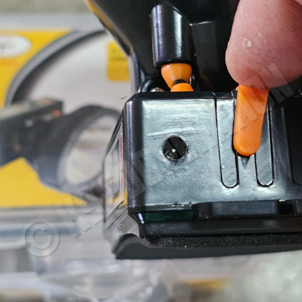 สายชาร์จไฟฉายคาดหัว Adapter ชาร์จหม้อแบต ชาร์จไฟฉายส่องกบAC 110V-220V /  DC 4.2V