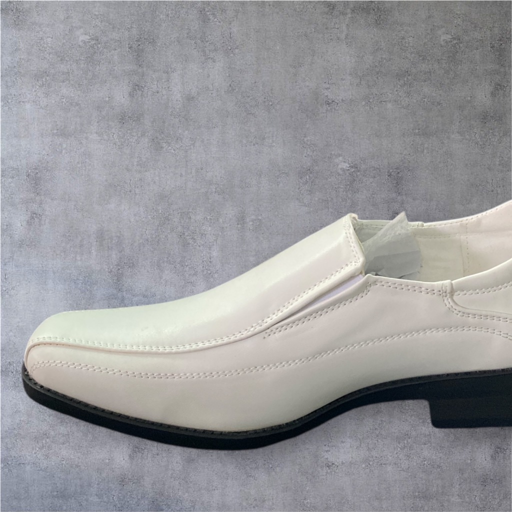 CSB รองเท้าคัชชูหนังชายสีขาว รุ่น CM500 ไซส์ 39-45#