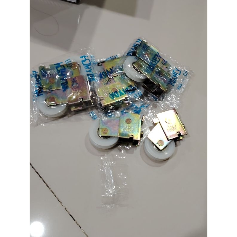 ล้อบานเลื่อน​ Hyda​ HD-901​              pack 100​ ตัว