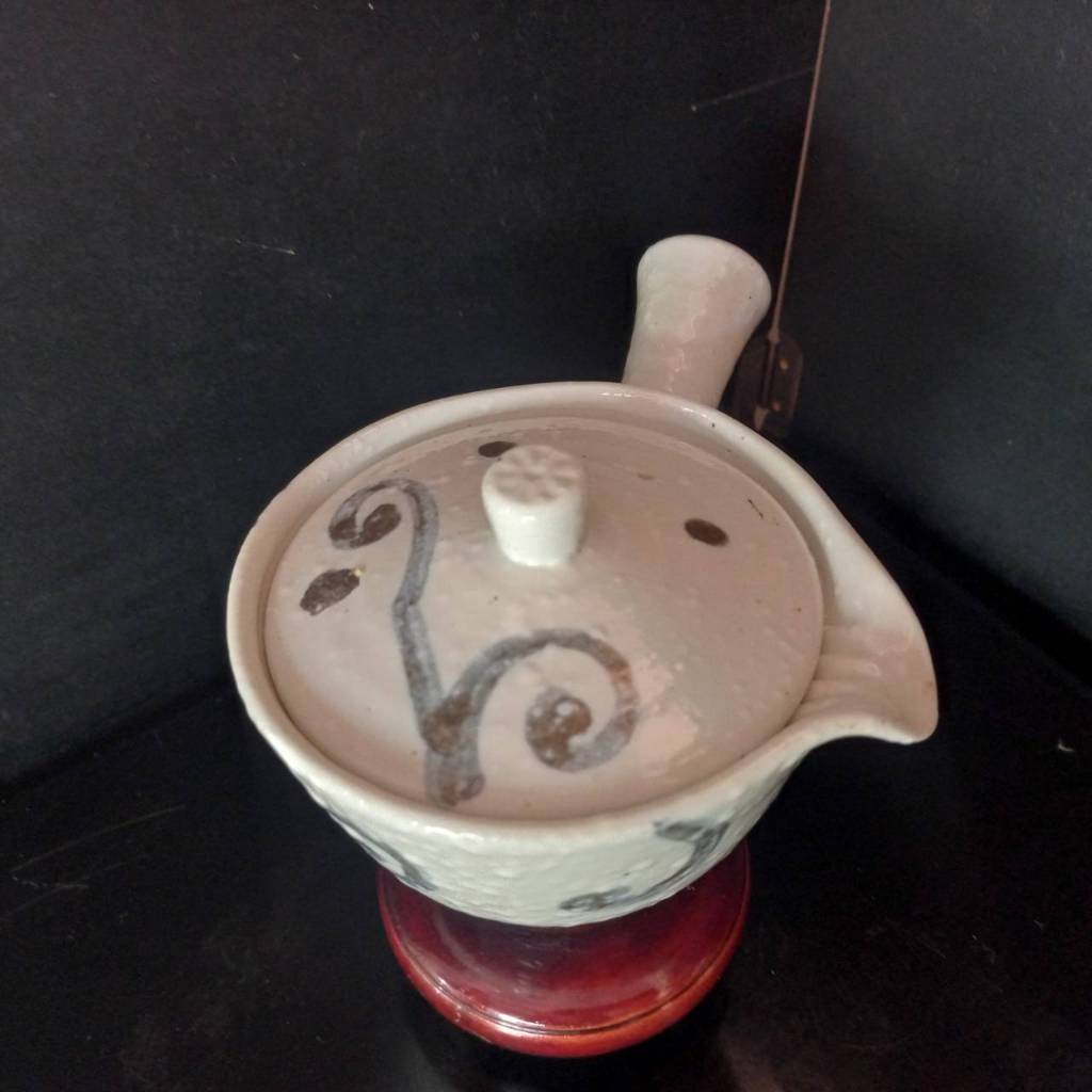 Kyushu Teapot Japanese teapot Houhin แบบมีด้าม เนื้อขาว สวย 300 ml.
