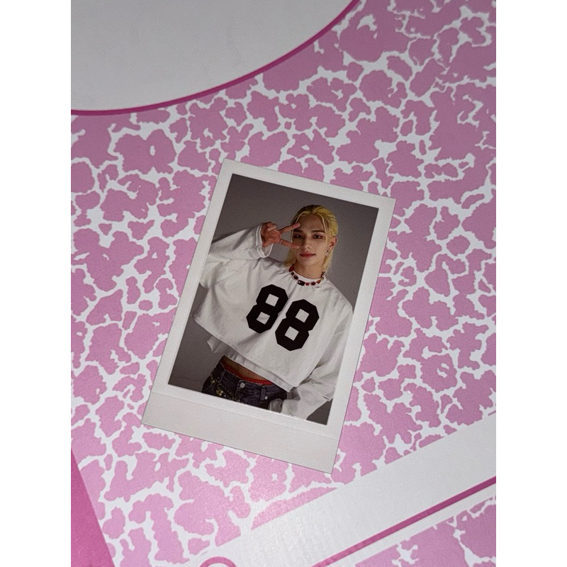 การ์ด polaroid hyunjin 🐰