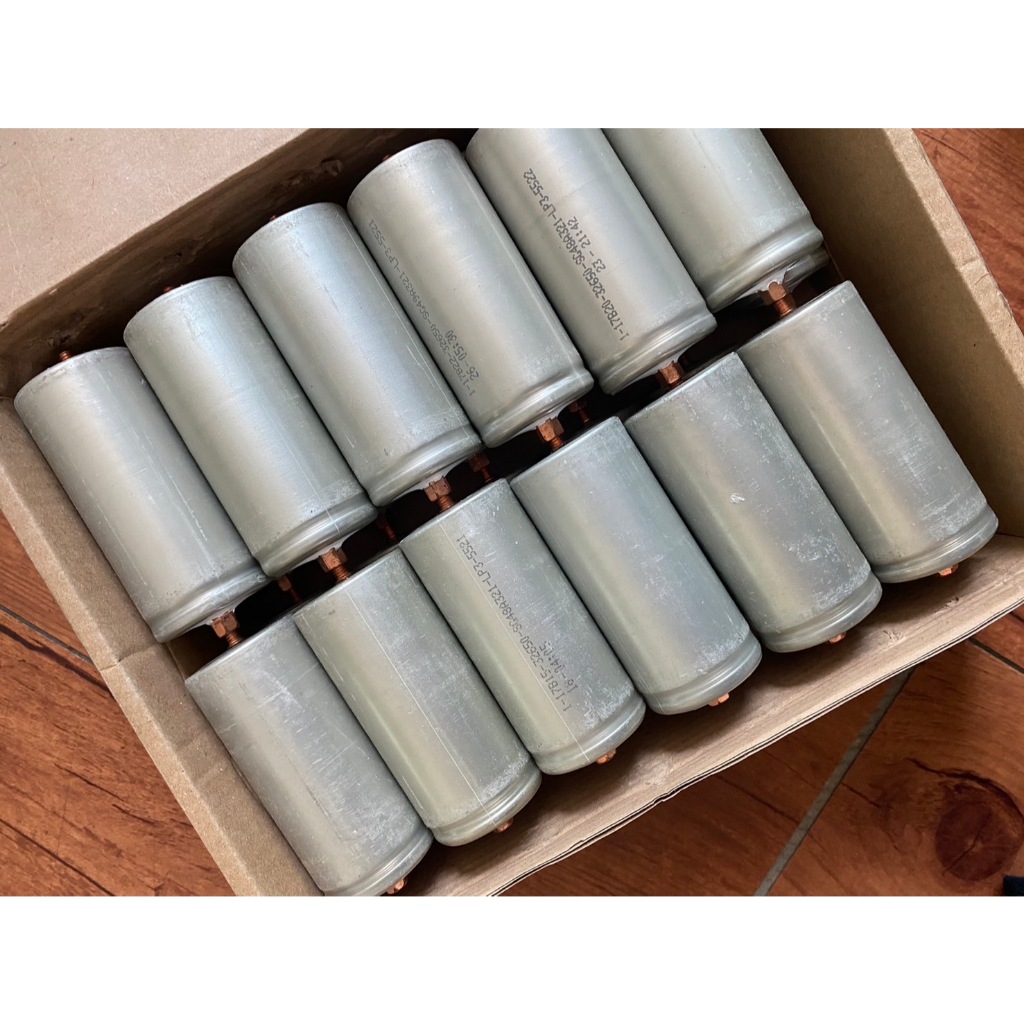 แบตเตอรี่ลิเธียมรุ่นใหม่ รุ่น 32700 3.2V 5500mAh  เกลียวผู้-เมีย สินค้าใหม่พร้อมส่ง