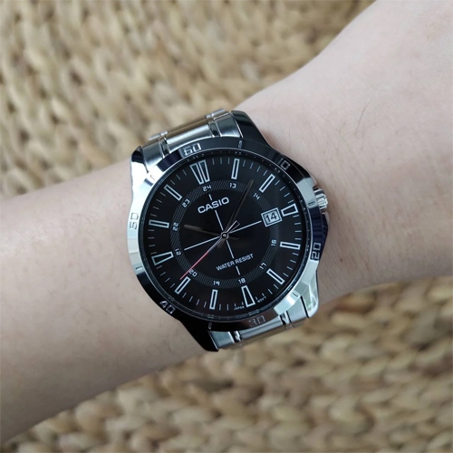 Casio นาฬิกาข้อมือผู้ชาย สีเงิน สายสแตนเลส รุ่น MTP-V004D,MTP-V004D-1C,MTP-V004D-7C