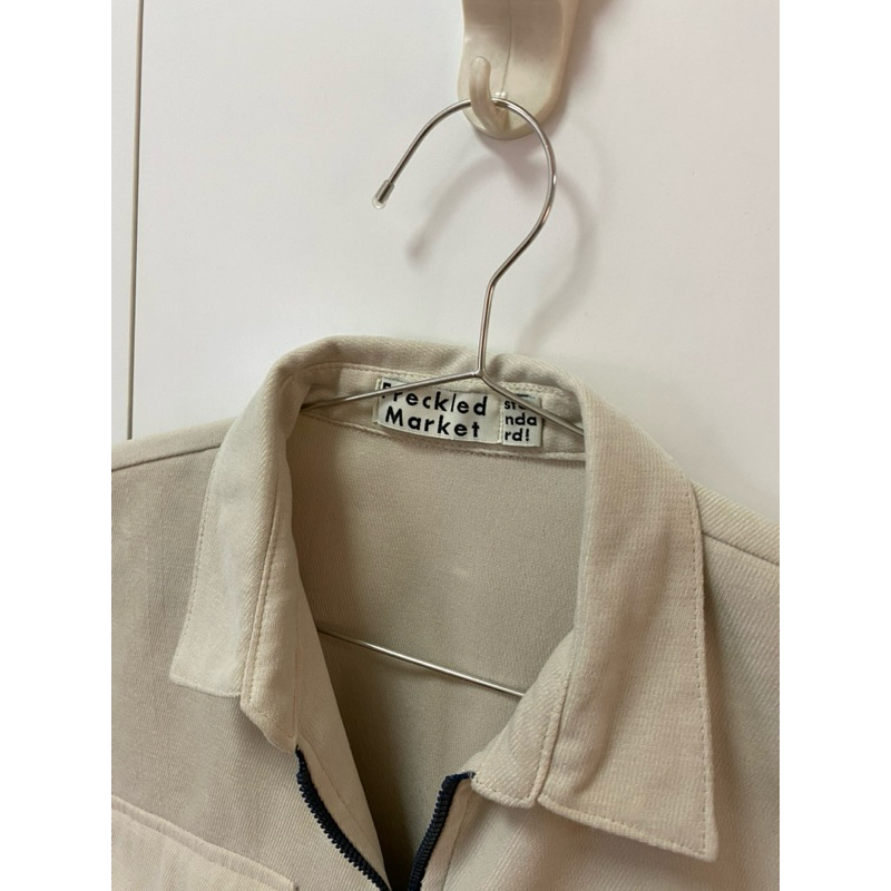 fkm เสื้อเชิ้ตทรงครอป ตัวนี้ทางแบรนด์ไม่ได้ผลิตแล้วค่ะ ทักมาสอบถามหรือขอดูรูปเพิ่มเติมได้ตลอดค่ะ