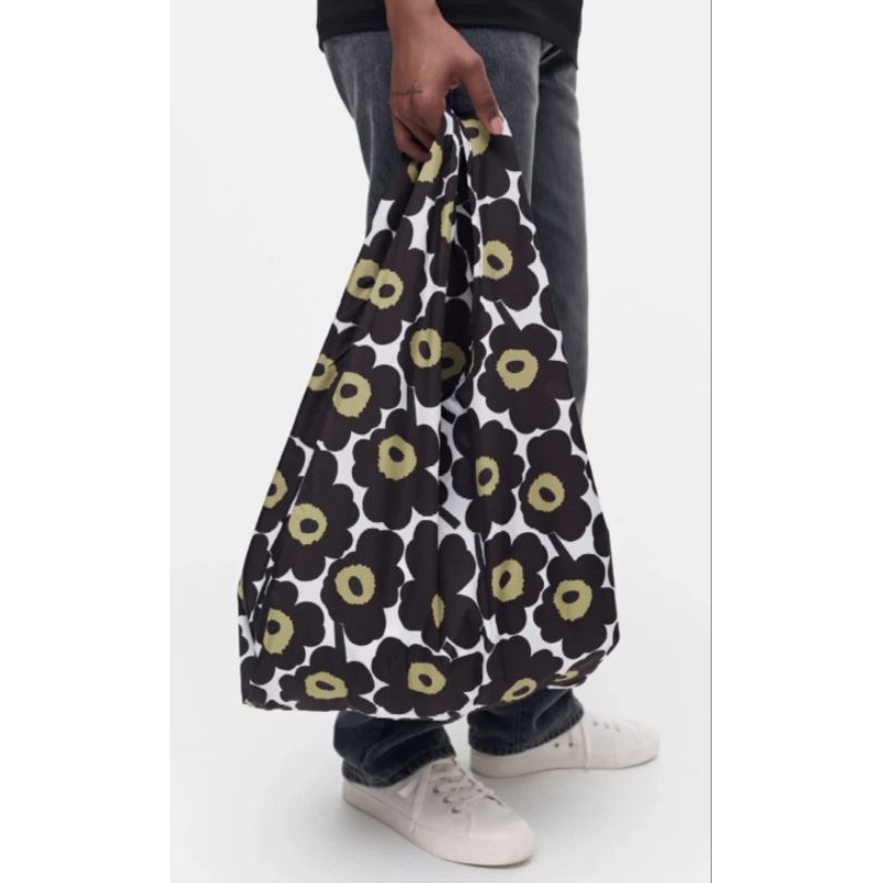 Marimekko Smartbag Unikko bag กระเป๋าผ้าร่ม ดอกดำเกสรเขียว พร้อมส่ง แท้100%