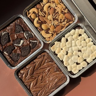 Dark chocolate brownie 10x10 cm. - no topping - Oven Talk