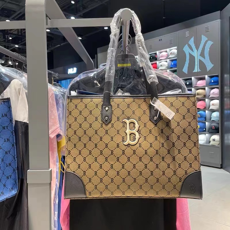 New ของแท้ 💯% MLB UNISEX CURVED CAPNY NEW YORK YANKEE BAG/กระเป๋าสะพายข้าง/mlb กระเป๋า