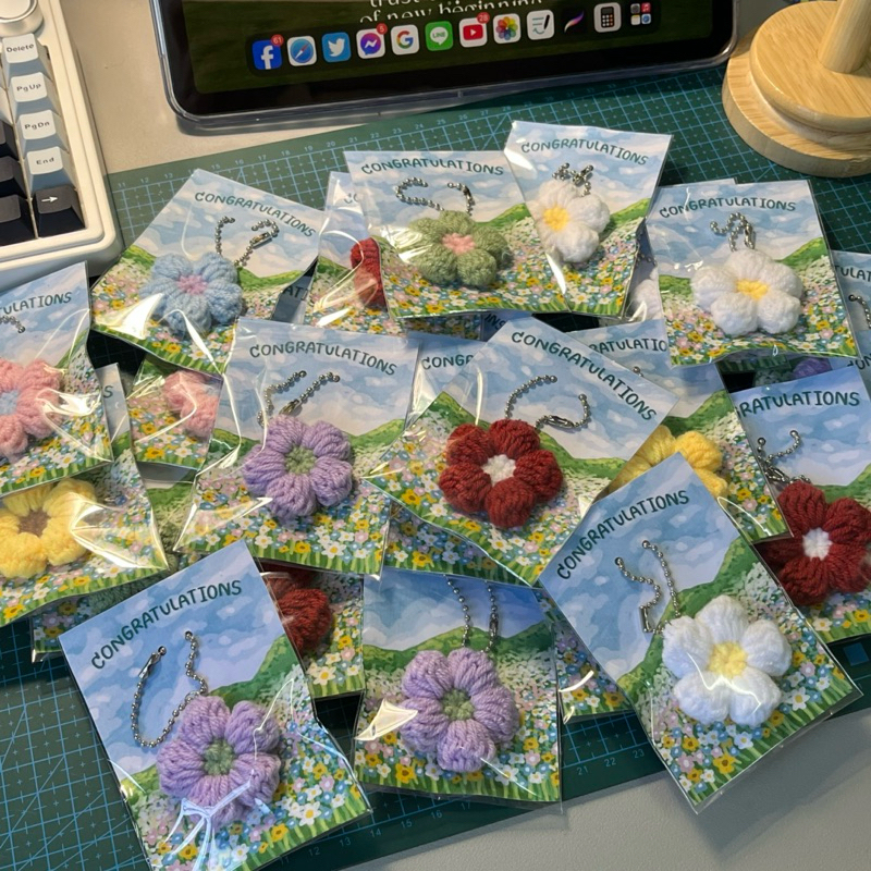 • 𝐟𝐥𝐨𝐰𝐞𝐫 🌼 พวงกุญแจดอกไม้ พร้อมแพ็คเกจ ของปัจฉิม (สั่งซื้อขั้นต่ำ 30.-)