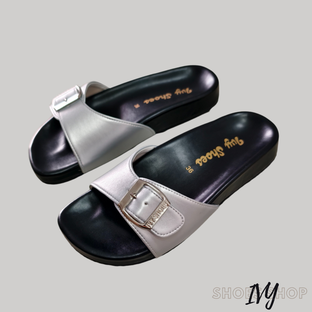 รองเท้าแตะ IVY SHOES  แบบสวมเข็มขัด ( สายสีเงินเมทิคลิค-พื้นดำ )หนังนิ่ม พื้นนุ่ม  รองเท้าผู้หญิง size 36-41