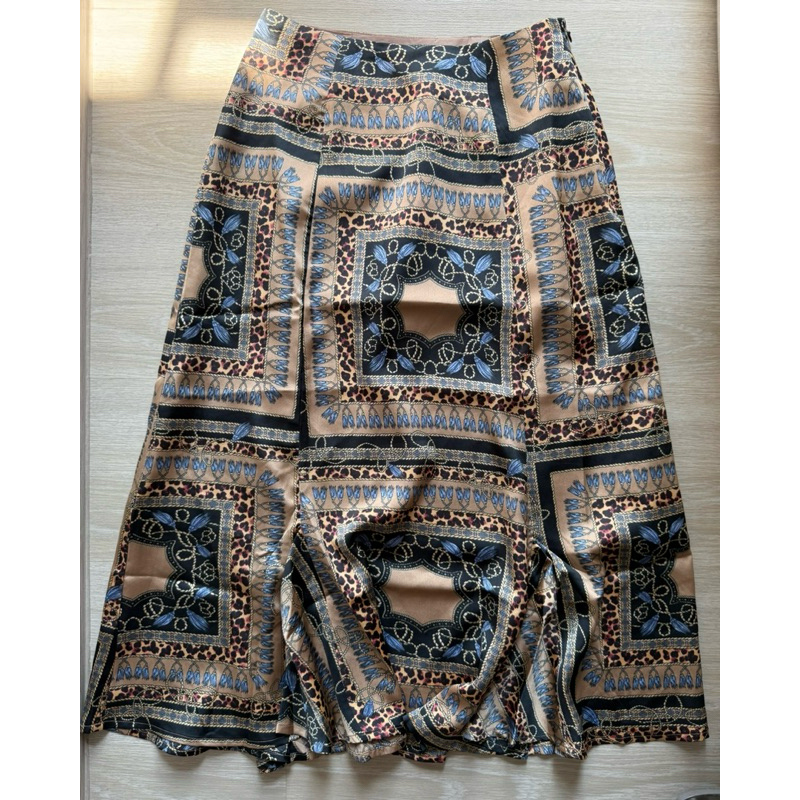 แบรนด์ AS KNOW AS PINKY ญี่ปุ่น แท้💯 กระโปรง ผ้าซาติน ลายโทนน้ำตาล มีซัพซิปข้าง ผ้าดีมากกกใส่เก๋ๆแบบ