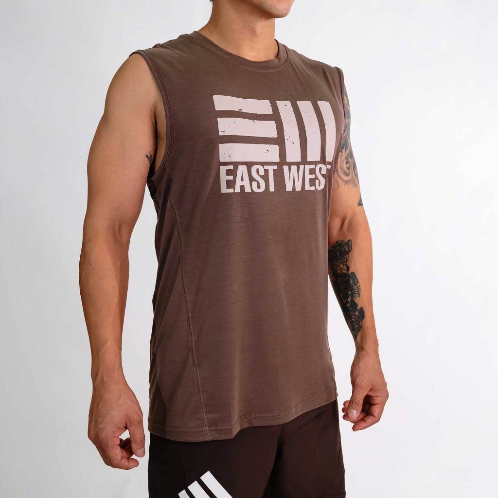 เสื้อแขนกุด East West เสื้อกล้ามกีฬา ผู้ชาย SHUI TANK TOP MEN – TIRAMISU