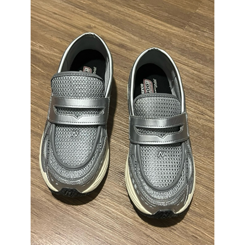 New Balance 1906 Loafer #U1906LAE สี Metallic Silver  มือ 2👟 ไซส์ 8.5us 8uk 42eu 26.5cm 📍 2,999 บาท