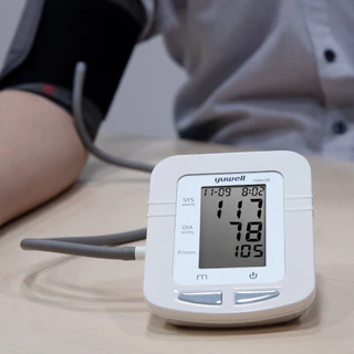 เครื่องวัดความดันอัตโนมัติ Yuwell รุ่น YE660B ประกันศูนย์ไทย 5 ปี
