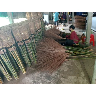 ไม้กวาดทางมะพร้าวรุ่นใหญ่ไม่ตัดปลาย แพ็ค10ด้าม ราคาส่ง