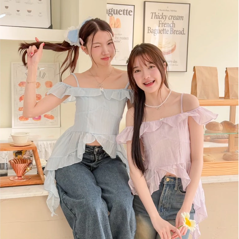 Jelly cami : เสื้อปาดไหล่แมงกระพรุน แต่งสายเดี่ยว เย็บตีเกล็ดหน้า เนื้อผ้าแก้วมีความเบาบาง KN.Clothes