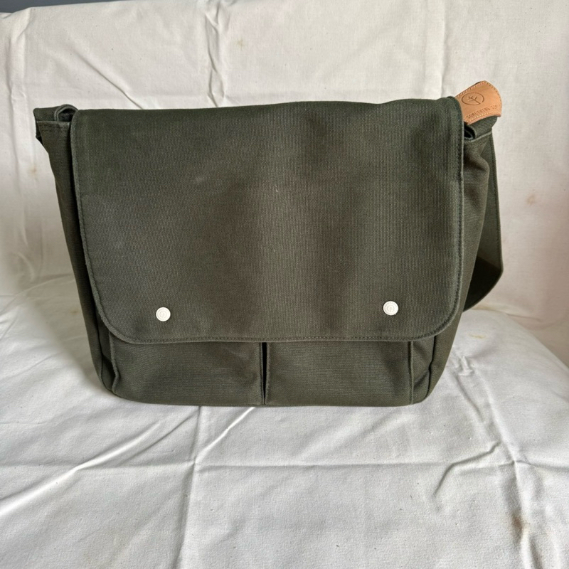 ส่งต่อ กระเป๋าแล็ปท๊อปสะพายข้าง รุ่น PEG laptop bag - Something Simple 💯