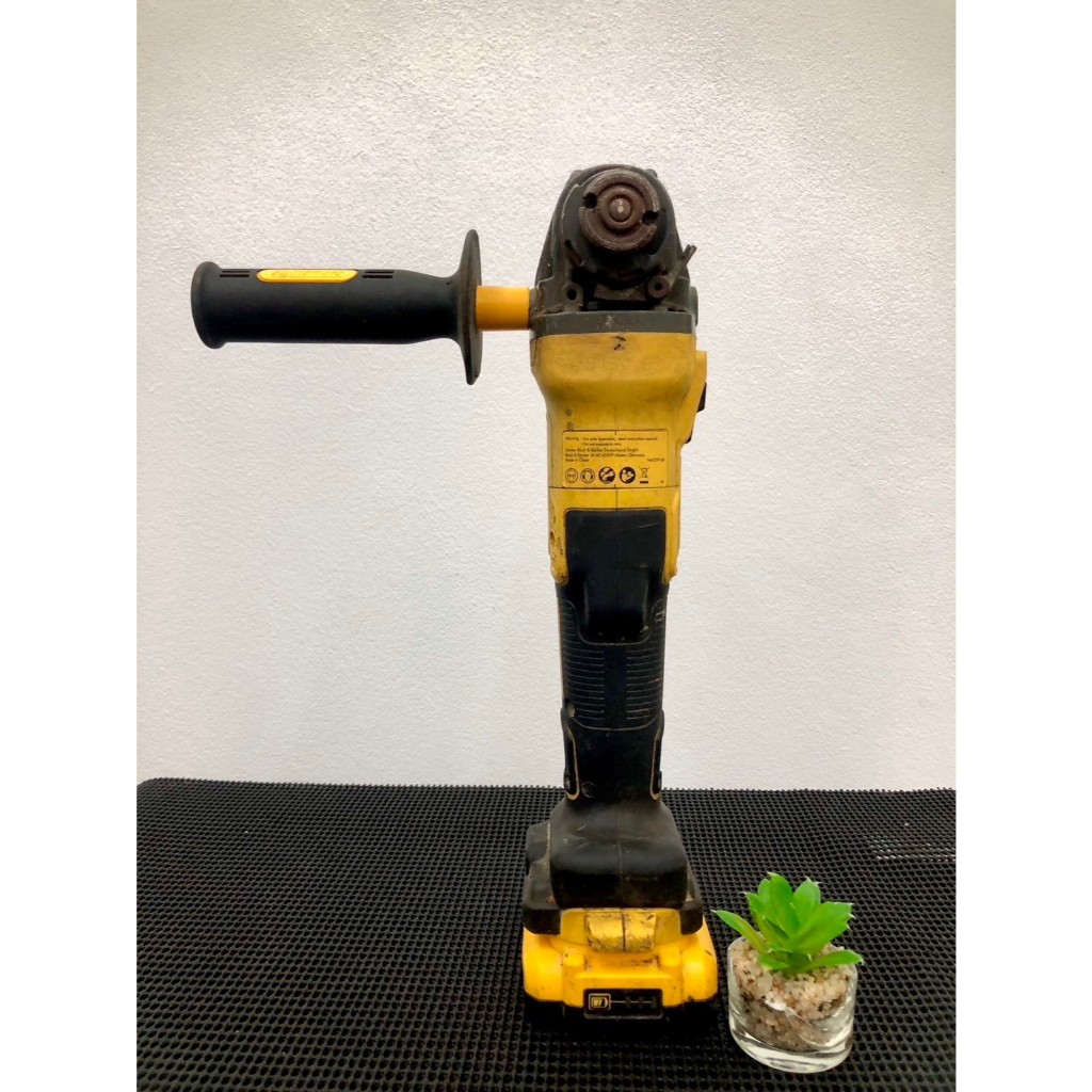 เครื่องเจียร์ไร้สาย DCG409VSN มือสอง