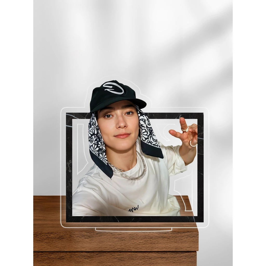 สแตนดี้อะคริลิคสั่งทำสกรีนรูปตัวเอง thumbnail 3