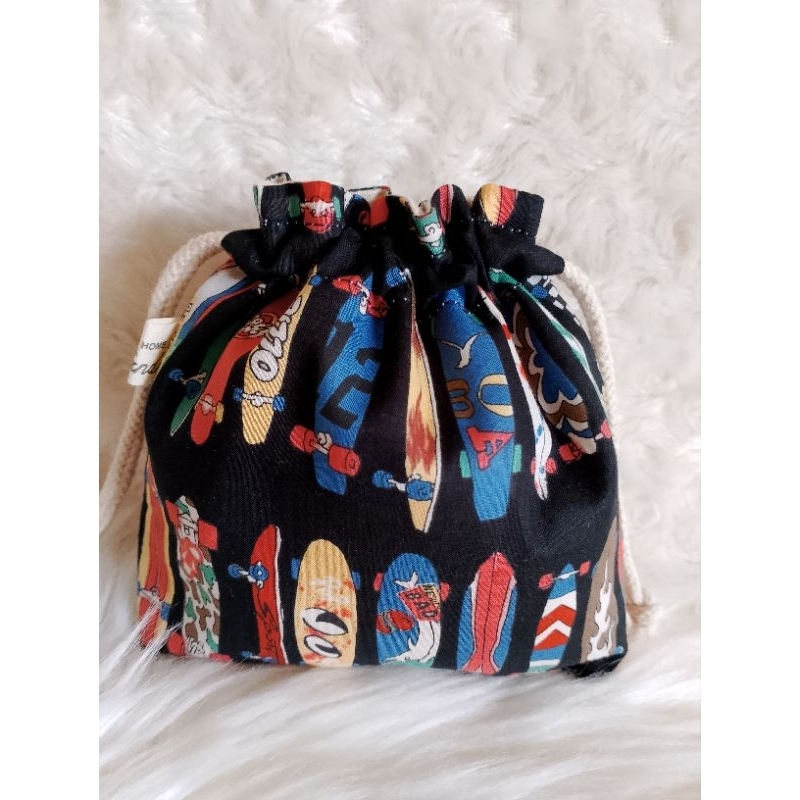 พร้อมส่ง!!!กระเป๋าผ้าหูรูดมินิ มีหลายลาย ผ้าคอตตอนนำเข้า ผ้าป่าน ผ้าฝ้ายไทย ผ้าคอตตอนมีซับใน ใส่ของจุกจิก