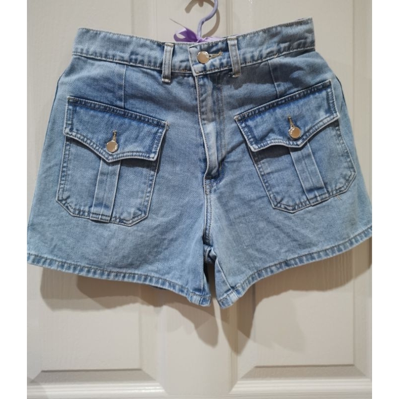 กางเกง​ยีนส์​ขาสั้นสีฟ้า ป้าย Chuu 5kg