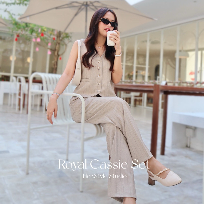 Royal Cassie Set เซ็ทเสื้อและกางเกงทรงกระบอกใหญ่ (2ชิ้น)