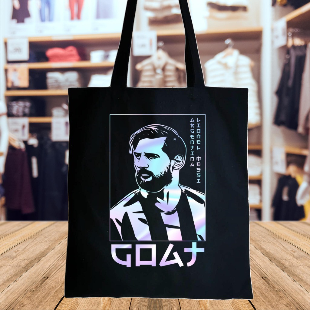 กระเป๋าผ้าแคนวาสสีดำ canvas tote bags (ไม่ขยายก้น) สกรีนด้วยระบบ DTF สไตล์ตัวอักษรแนวญี่ปุ่นลายเมสซี่ Lionel Messi