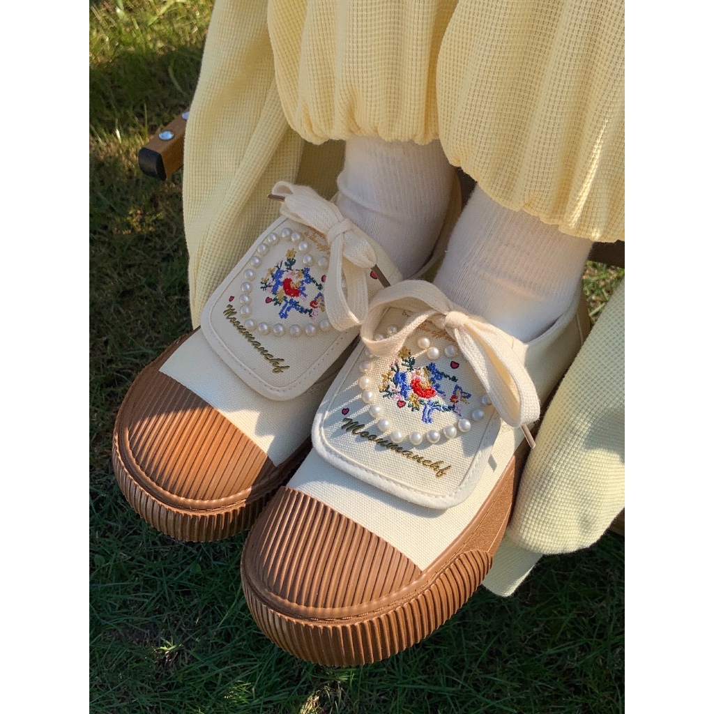 RIKA รองเท้าผ้าใบปักมุกสไตต์น่ารัก