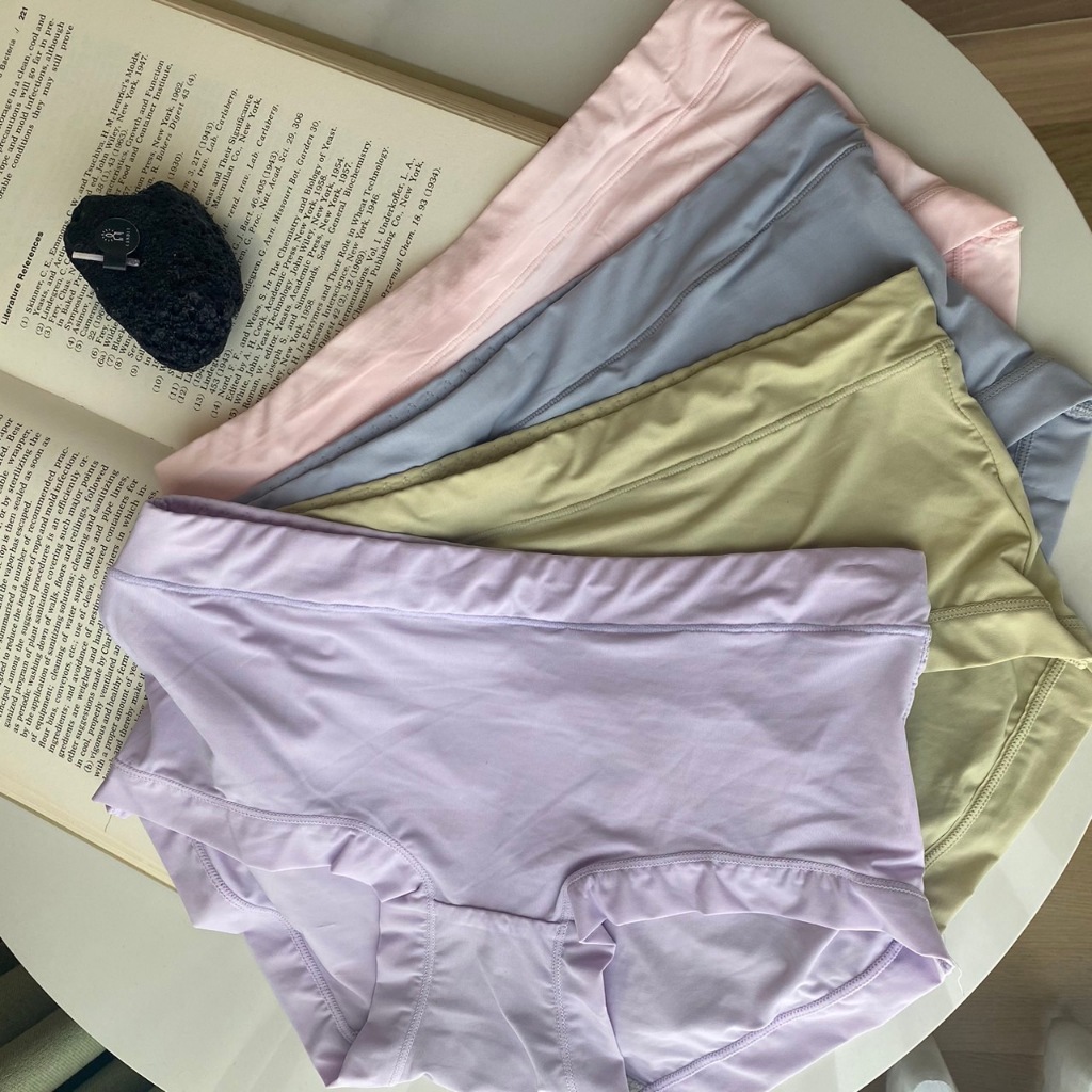 กางเกงในผ้าลื่น โทนสีพื้น เอวปรกติ Freesize