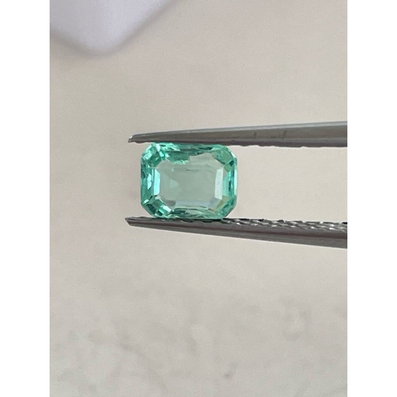มรกตแท้ น้ำหนัก 0.57 กะรัต ขนาด 5.5x4.5x3.0mm