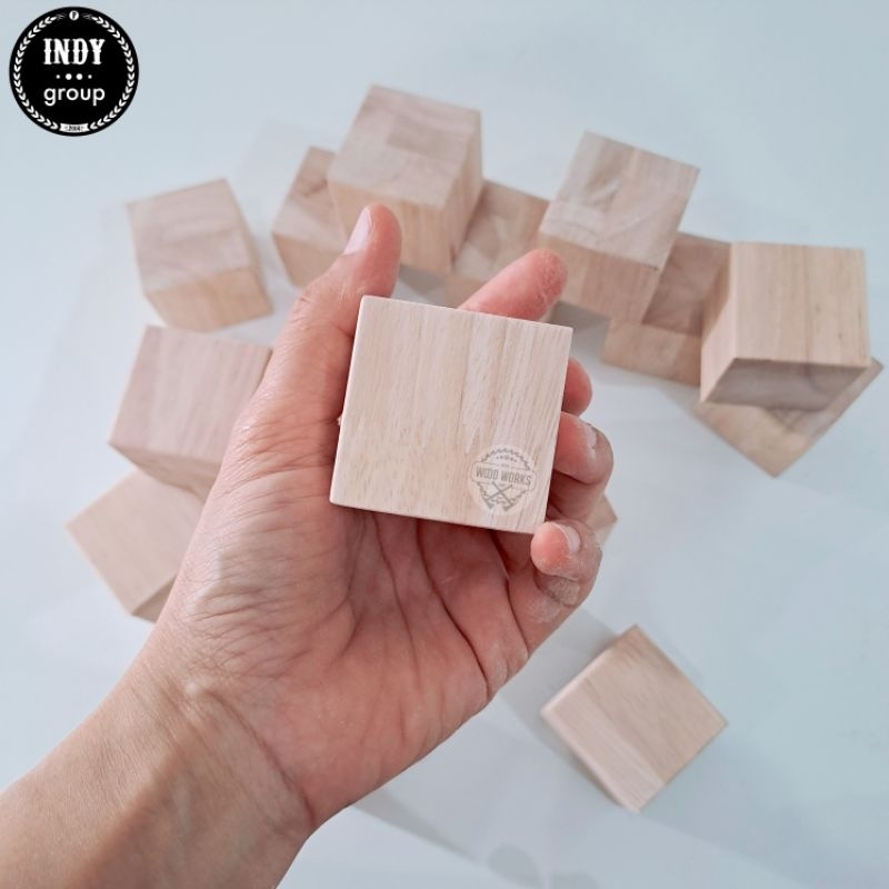 ไม้เต๋า ลูกเต๋าไม้ เต๋าไม้ยาง ขนาด 4.5×4.5 cm แพ็ค 10 อัน