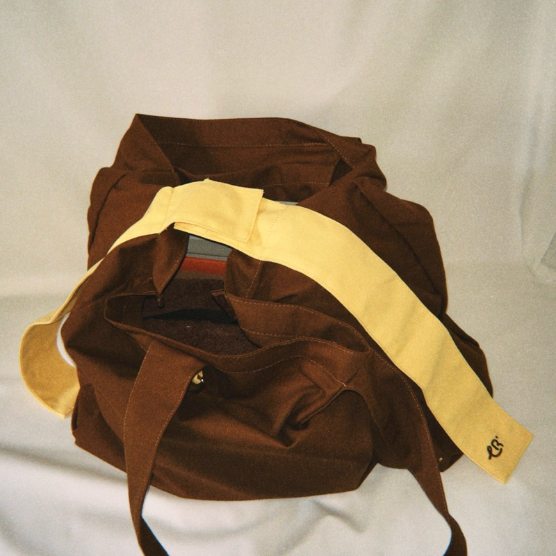 Leryc Tote Bag color : 02 Scarlet (กระเป๋าผ้าสะพายข้าง)