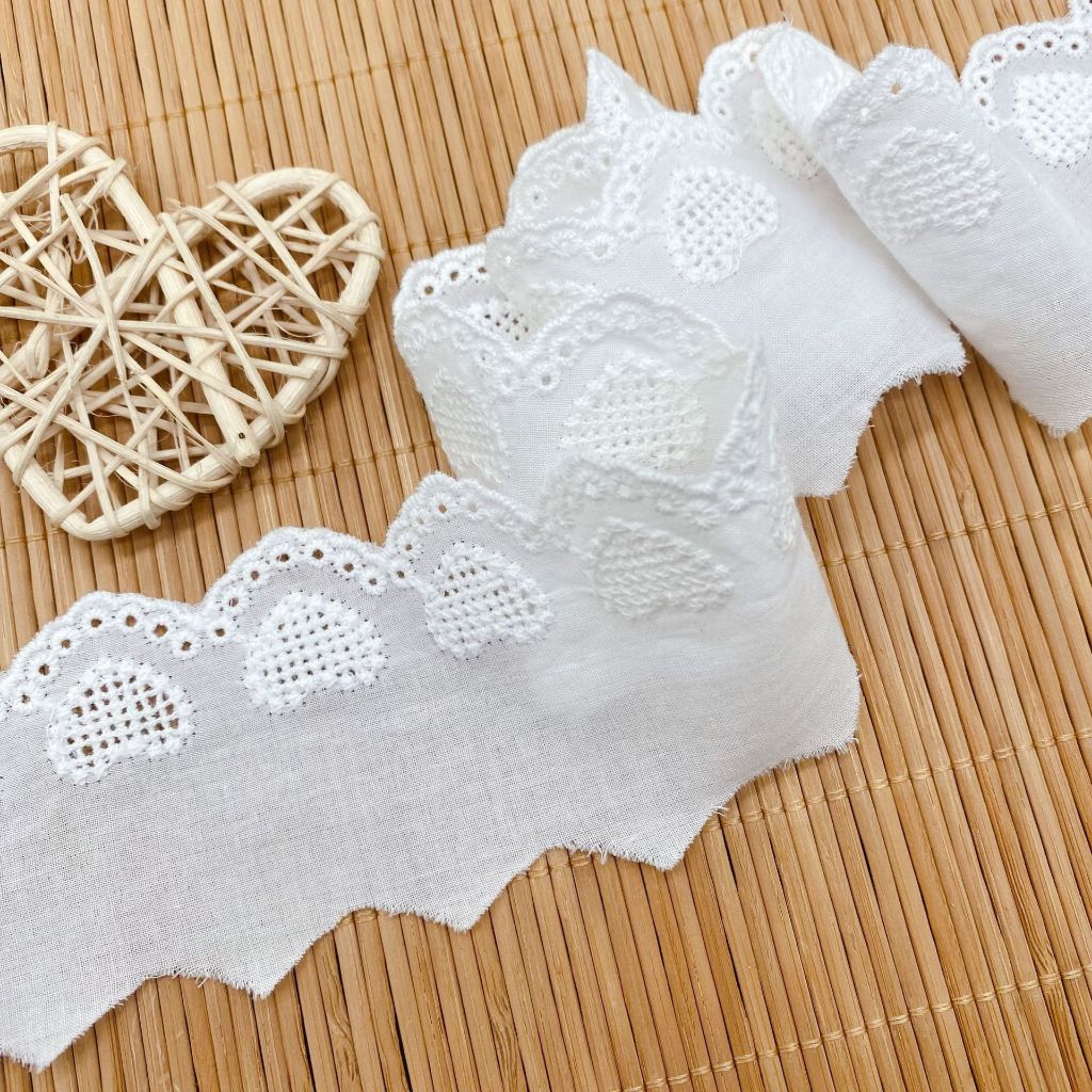 ผ้าคอตตอน 100% ผ้าดี ไม่บาง นุ่ม ตกแต่งเสื้อผ้า ขนาด 5 CM ผ้าฉลุ ลายหัวใจ ตกแต่งชายกระโปรงเทปตกแต่ง CTA 11 หัวใจ