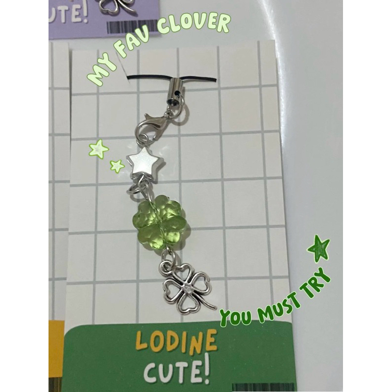 🍀 พวงกุญแจใบโคลเวอร์ น่ารัก ห้อยมือถือได้ 🍀 clover ของปัจฉิม ของขวัญพวงกุญแจโซ่โทรศัพท์Lucky Cloverแฮนด์เมดตกแต่งกระเป๋า