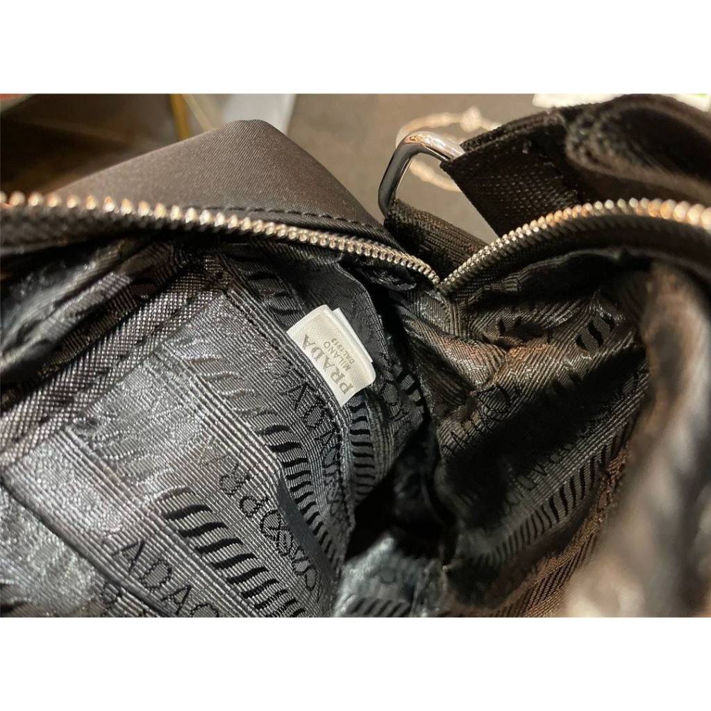 พร้อมส่ง กระเป๋าสะพายข้าง ผ้าไนล่อนสีดำ พราด้าP R A D A crossbody Size11นิ้ว