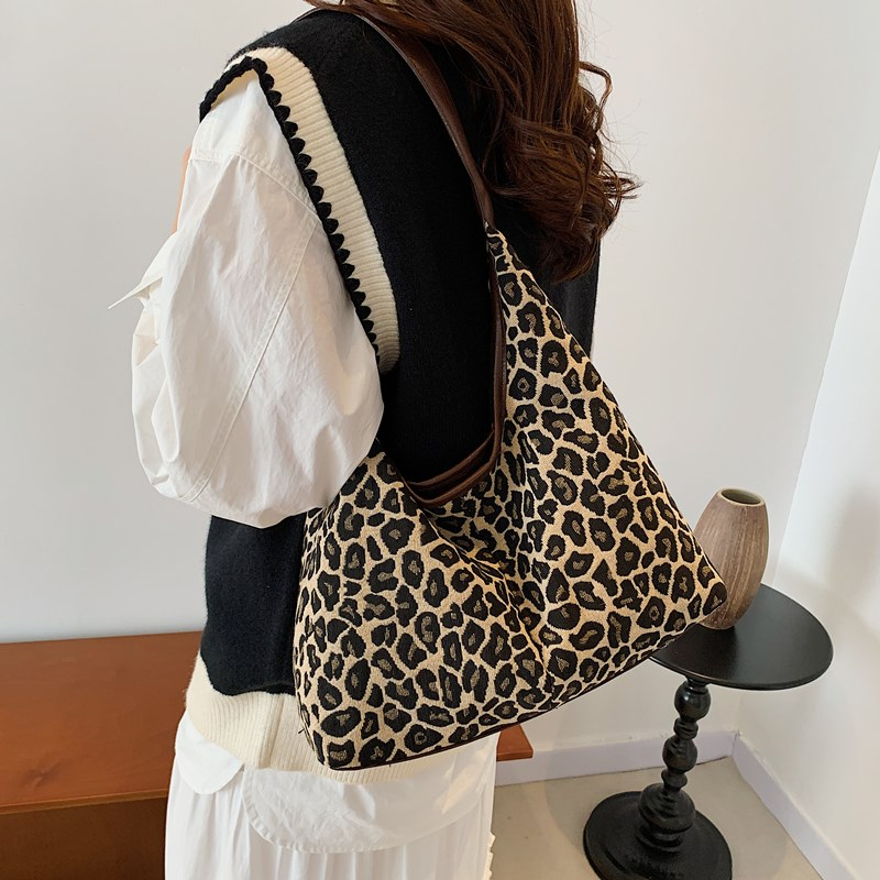 GUCSELECTED(B2322) กระเป๋าสะพายไหล่ลายเสือ (ใส่ไอแพดได้)