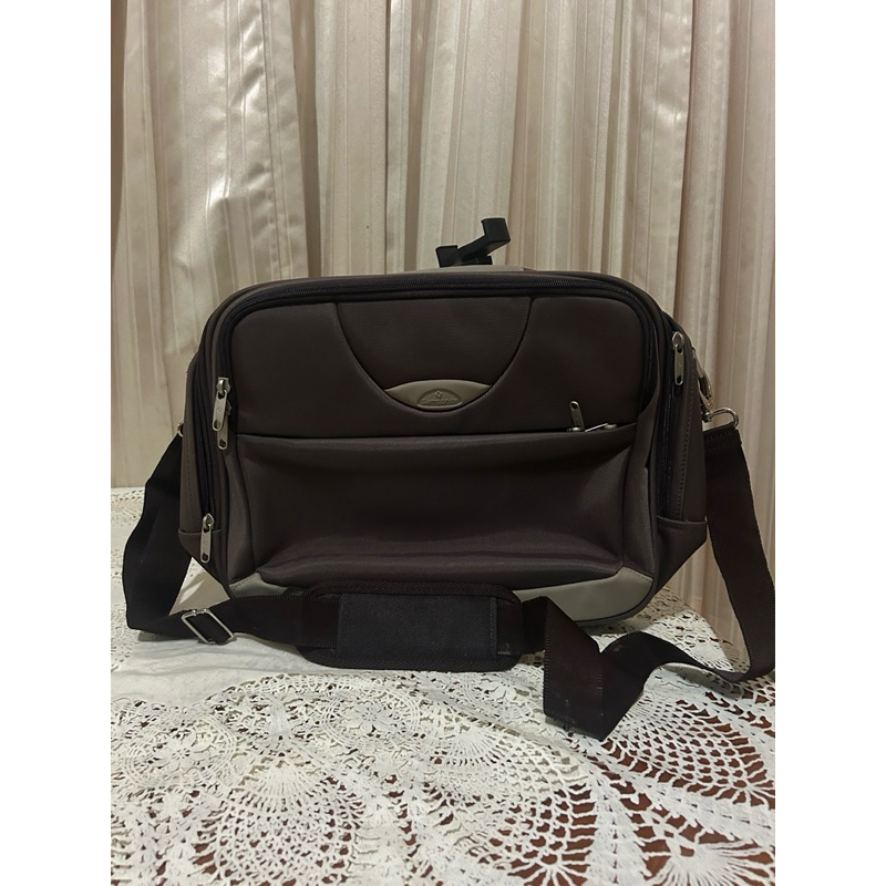 กระเป๋าทรงกล่องSamsoniteงานดีมือสอง