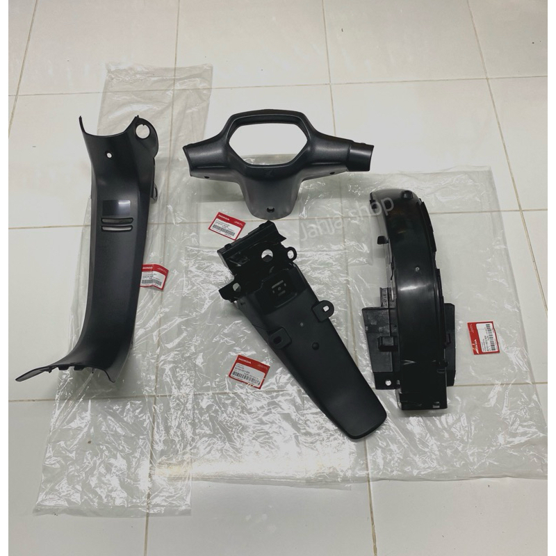 ชิ้นดำ Wave100 Wave110คาบู  Wave Z ตาเดียว (สำหรับรุ่นตัวน็อตจับหน้ากากหลัง 2 ตัว) ชิ้นดำด้านเวฟ100 แท้ศูนย์