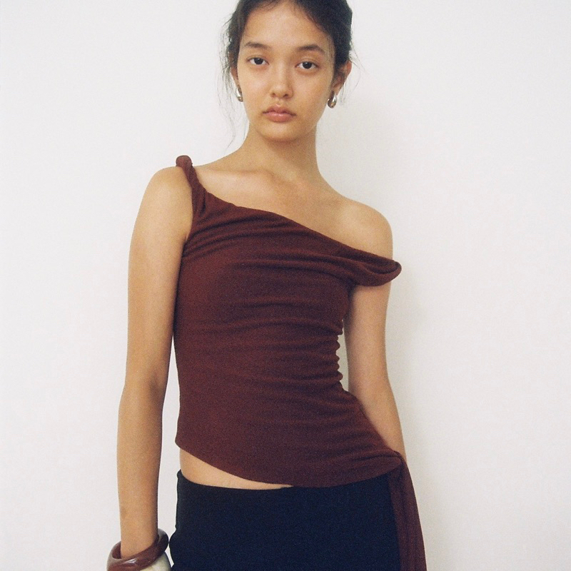 SLEEPY MURPHY | SIA—OFF SHOULDER TWIST TOP