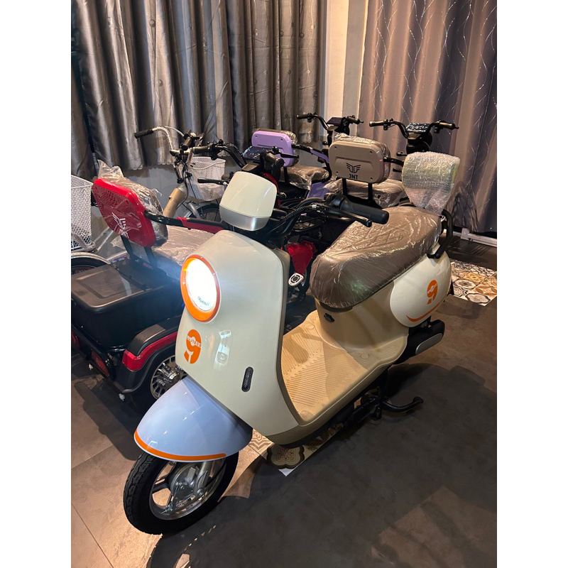 📌จัดส่งแบบประกอบพร้อมใช้งาน 💥💥ค่าส่งถูกมากไม่มีบวกเพิ่ม💯 มอเตอร์ไซค์ไฟฟ้าSagasonicสีครีม