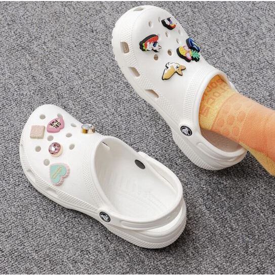 รุ่นใหม่❗️Classic Crocs Clog หิ้วนอก ถูกกว่าshop✨(สินค้าพร้อมจัดส่งจากไทย)✨แจกตัวติดรองเท้า