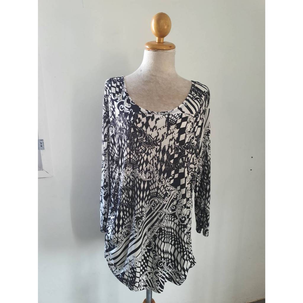 FF06050 เสื้อแฟชั่น ลวดลายสวย มือสอง อก 46-52 นิ้ว