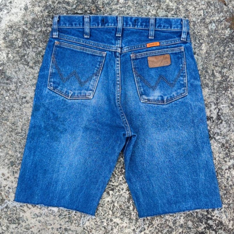 W5/31 กางเกงยีนส์มือสอง Wrangler รุ่น FR13MWZ (ตัดขา) ผลิต Mexico เอววัดจริง 31.5" ยาวทั้งตัว 22" ต้