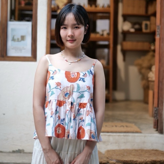 เสื้อสายเดี่ยวระบาย สีสันสดใส