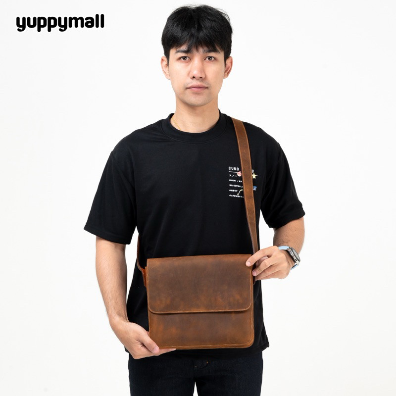 กระเป๋าสะพายข้างผู้ชาย หนังวัวแท้ 100% ทรงนอน ใส่ iPad ได้ ผลิตจากโรงงานไทย แข็งแรงทนทาน ใช้งานได้นานหลายปี