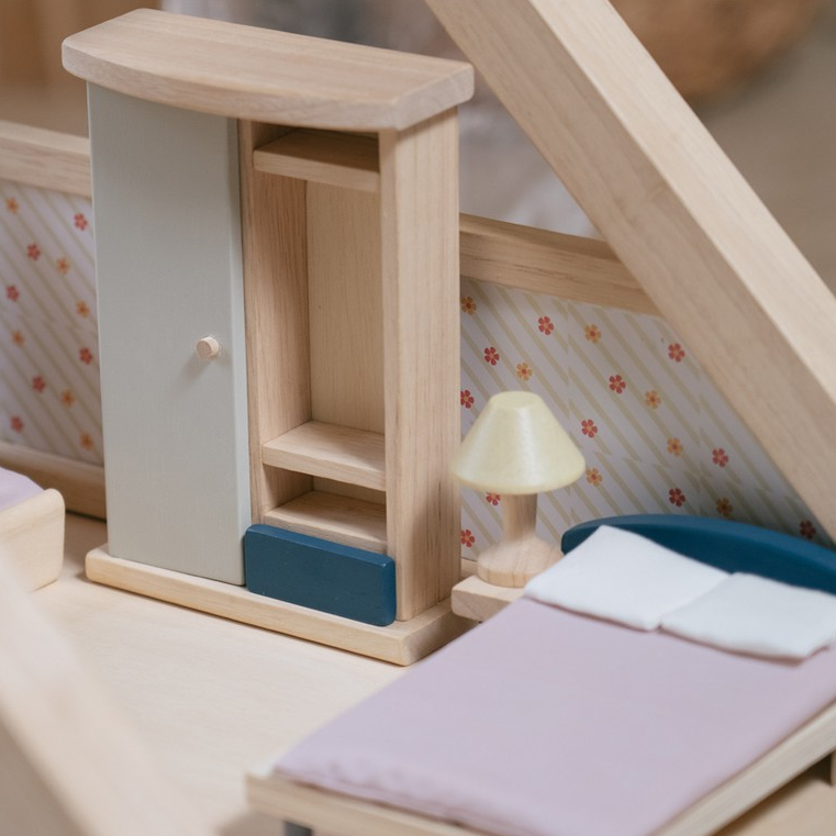 PlanToys ของเล่นไม้ 7357 Bedroom - Orchard ห้องนอน - สีออร์ชาร์ด เสริมพัฒนาการ สำหรับเด็กอายุ 3 ปี ขึ้นไป — صورة 4