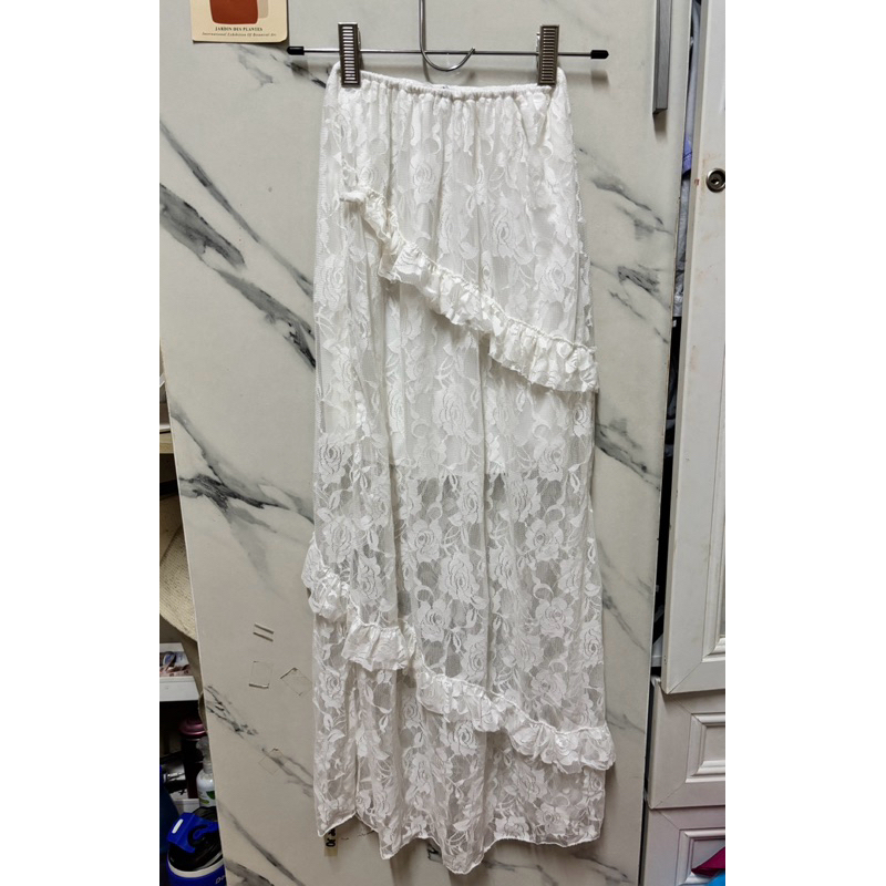 กระโปรงยาว ผ้าลูกไม้สีขาว เอวสม็อค กระโปรงไปทะเล ป้าย Pomthong