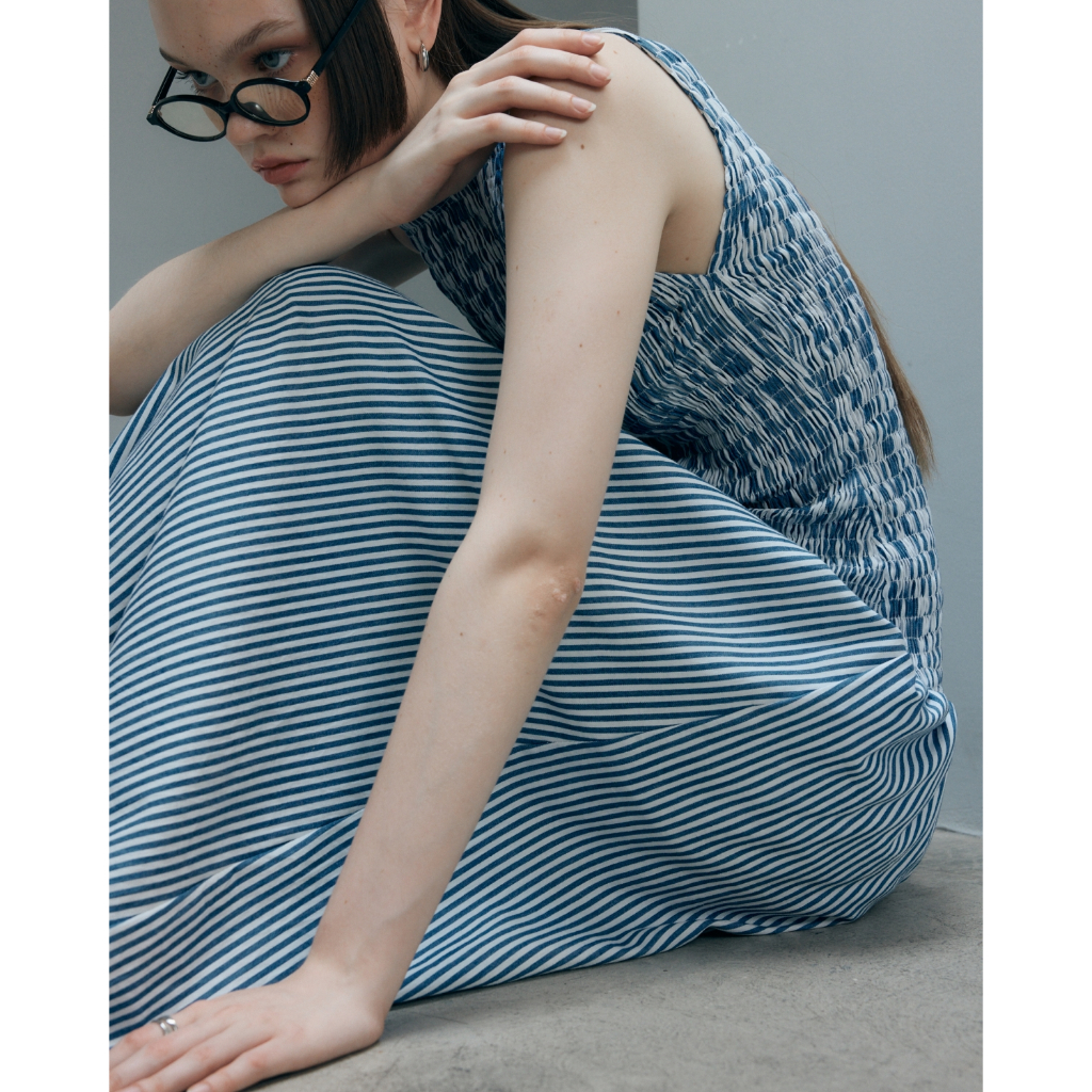 MILLI MIDI DRESS เดรสแขนกุดสม็อคครึ่งตัว