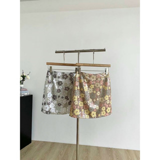 LILY งานป้าย งานนำเข้า กระโปรงปักเลื่อมวิ้งค์ๆ ทรงน่ารักมาก …