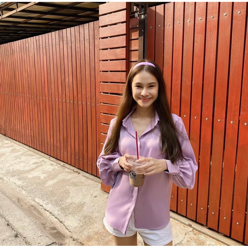 ส่งต่อ KWANJAI - Offduty shirt เสื้อเชื้ตผ้าซาตินทรงแขนพอง สี lavender
