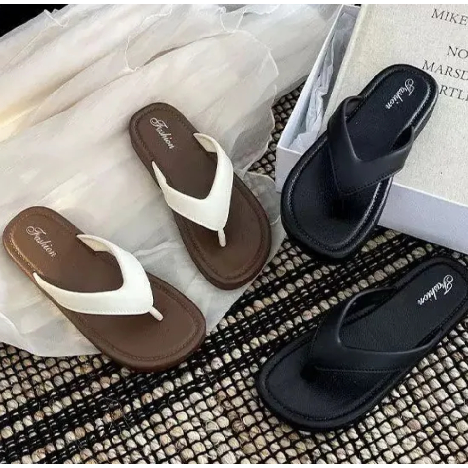 รองเท้าแฟชั่น แบบหนีบ รองเท้ายางล้วน รองเท้ารุ่น 1818 รองเท้าหูหนีบ（ส่งจากไทย）